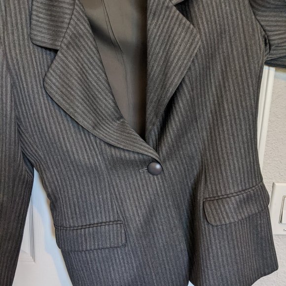 80S VINTAGE POWER WOMAN GREY WOOL SUIT.  BOSS Shoulder Pads, CRAFTSMANSHIP! 10 - Picture 2 of 15
